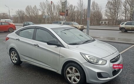 Hyundai Solaris II рестайлинг, 2011 год, 670 000 рублей, 2 фотография