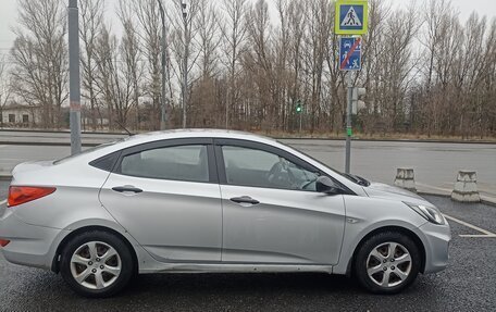 Hyundai Solaris II рестайлинг, 2011 год, 670 000 рублей, 4 фотография