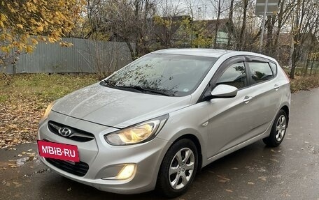 Hyundai Solaris II рестайлинг, 2012 год, 860 000 рублей, 2 фотография