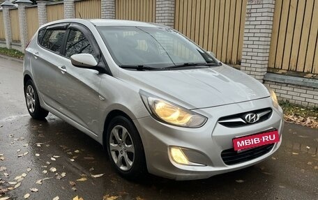 Hyundai Solaris II рестайлинг, 2012 год, 860 000 рублей, 3 фотография