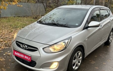 Hyundai Solaris II рестайлинг, 2012 год, 860 000 рублей, 10 фотография