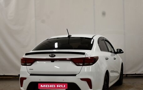 KIA Rio IV, 2018 год, 1 360 000 рублей, 2 фотография