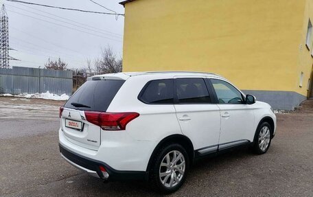 Mitsubishi Outlander III рестайлинг 3, 2015 год, 2 500 000 рублей, 5 фотография