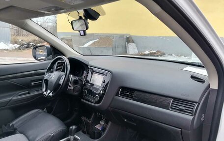 Mitsubishi Outlander III рестайлинг 3, 2015 год, 2 500 000 рублей, 4 фотография