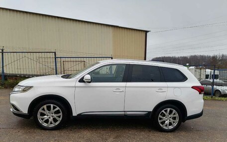 Mitsubishi Outlander III рестайлинг 3, 2015 год, 2 500 000 рублей, 13 фотография