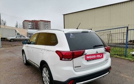 Mitsubishi Outlander III рестайлинг 3, 2015 год, 2 500 000 рублей, 12 фотография