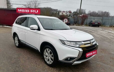 Mitsubishi Outlander III рестайлинг 3, 2015 год, 2 500 000 рублей, 14 фотография