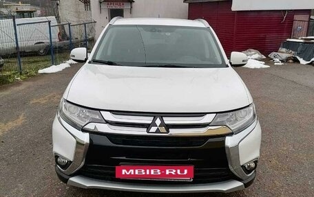 Mitsubishi Outlander III рестайлинг 3, 2015 год, 2 500 000 рублей, 17 фотография