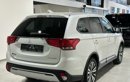 Mitsubishi Outlander III рестайлинг 3, 2019 год, 2 249 900 рублей, 6 фотография