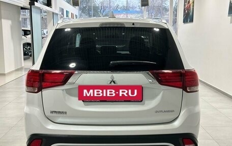 Mitsubishi Outlander III рестайлинг 3, 2019 год, 2 249 900 рублей, 5 фотография