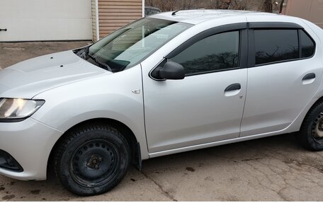 Renault Logan II, 2017 год, 850 000 рублей, 2 фотография