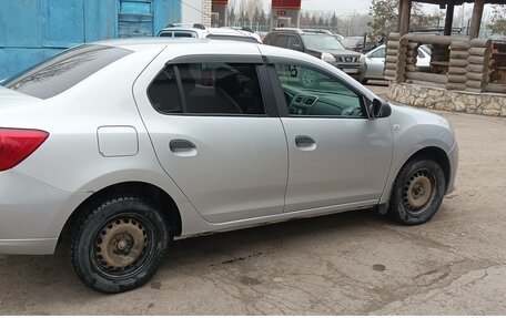 Renault Logan II, 2017 год, 850 000 рублей, 5 фотография