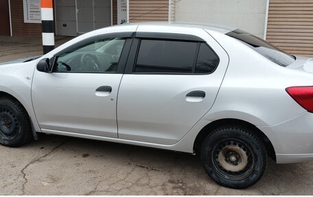 Renault Logan II, 2017 год, 850 000 рублей, 3 фотография