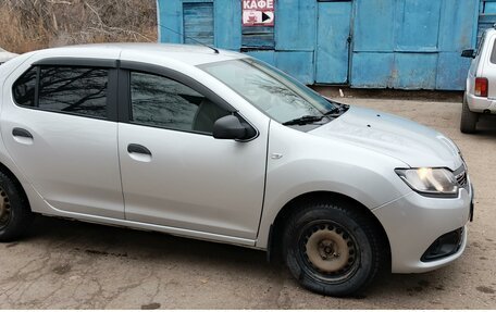 Renault Logan II, 2017 год, 850 000 рублей, 6 фотография