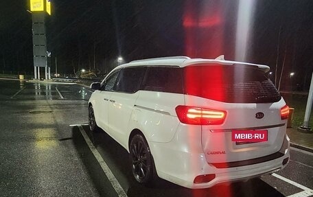 KIA Carnival III, 2018 год, 3 100 000 рублей, 2 фотография