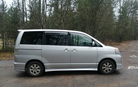 Toyota Voxy II, 2002 год, 900 000 рублей, 5 фотография