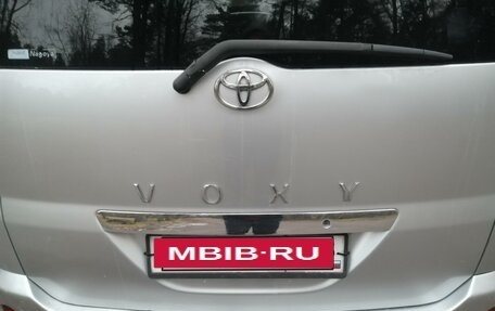 Toyota Voxy II, 2002 год, 900 000 рублей, 9 фотография