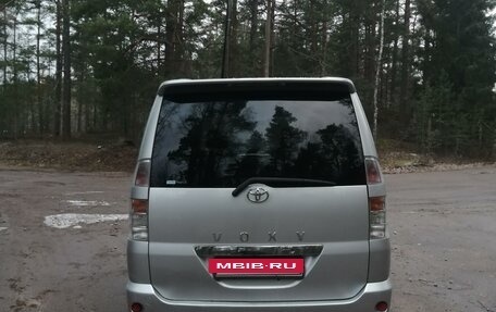 Toyota Voxy II, 2002 год, 900 000 рублей, 8 фотография