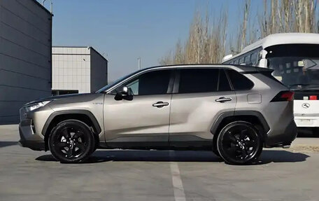 Toyota RAV4, 2021 год, 3 150 000 рублей, 4 фотография