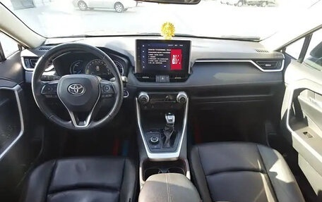 Toyota RAV4, 2021 год, 3 150 000 рублей, 8 фотография