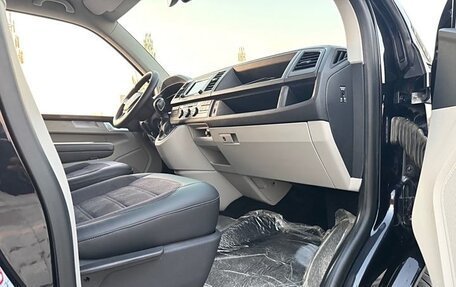 Volkswagen Caravelle T6 рестайлинг, 2018 год, 4 300 000 рублей, 16 фотография