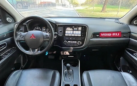 Mitsubishi Outlander III рестайлинг 3, 2021 год, 2 170 000 рублей, 10 фотография