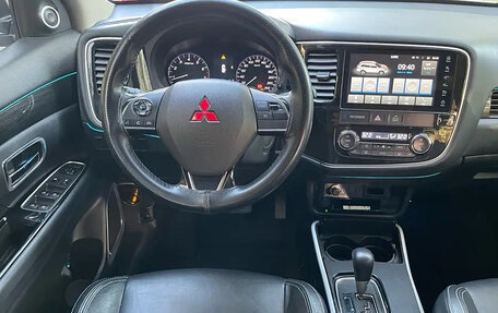 Mitsubishi Outlander III рестайлинг 3, 2021 год, 2 170 000 рублей, 11 фотография