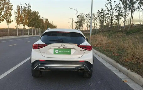 Infiniti QX30, 2017 год, 2 690 000 рублей, 5 фотография