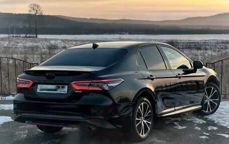 Toyota Camry, 2020 год, 3 270 000 рублей, 2 фотография