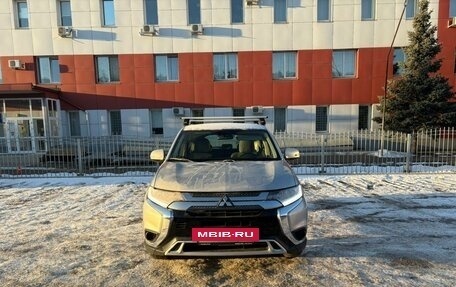 Mitsubishi Outlander III рестайлинг 3, 2021 год, 2 850 000 рублей, 3 фотография