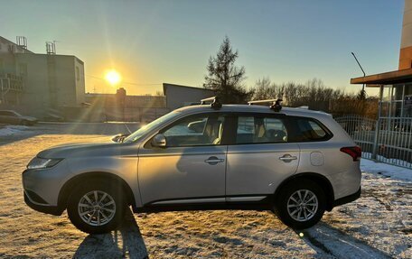 Mitsubishi Outlander III рестайлинг 3, 2021 год, 2 850 000 рублей, 8 фотография