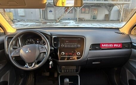 Mitsubishi Outlander III рестайлинг 3, 2021 год, 2 850 000 рублей, 12 фотография