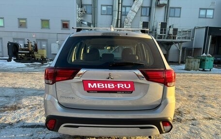 Mitsubishi Outlander III рестайлинг 3, 2021 год, 2 850 000 рублей, 9 фотография