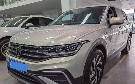 Volkswagen Tiguan II, 2022 год, 3 852 250 рублей, 6 фотография