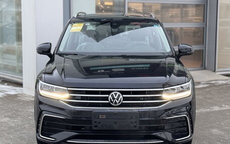 Volkswagen Tiguan II, 2023 год, 5 750 000 рублей, 19 фотография