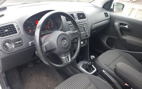 Volkswagen Polo VI (EU Market), 2013 год, 1 050 000 рублей, 19 фотография