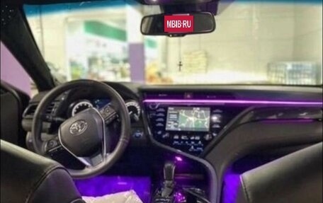 Toyota Camry, 2019 год, 2 600 000 рублей, 4 фотография