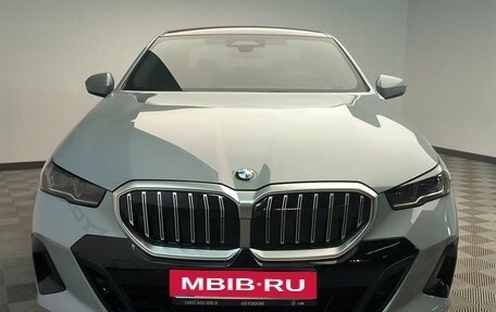 BMW 5 серия, 2024 год, 12 350 000 рублей, 2 фотография