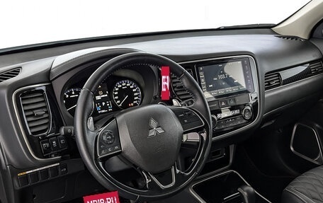 Mitsubishi Outlander III рестайлинг 3, 2022 год, 3 750 000 рублей, 15 фотография