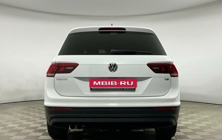 Volkswagen Tiguan II, 2018 год, 2 099 000 рублей, 5 фотография