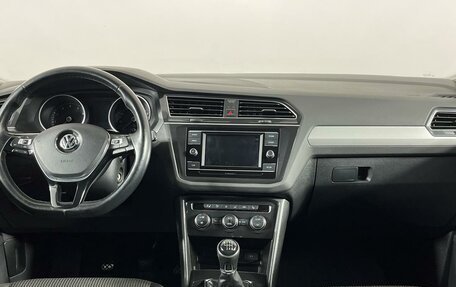 Volkswagen Tiguan II, 2018 год, 2 099 000 рублей, 14 фотография