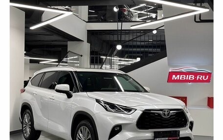 Toyota Highlander, 2024 год, 6 931 000 рублей, 1 фотография