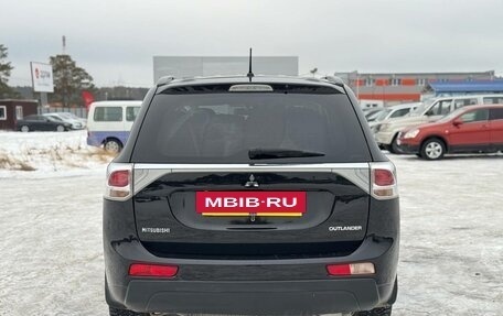 Mitsubishi Outlander III рестайлинг 3, 2013 год, 1 789 000 рублей, 9 фотография