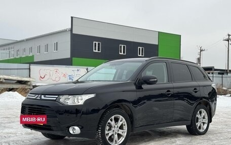 Mitsubishi Outlander III рестайлинг 3, 2013 год, 1 789 000 рублей, 2 фотография