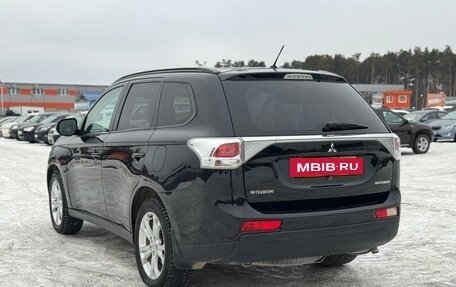 Mitsubishi Outlander III рестайлинг 3, 2013 год, 1 789 000 рублей, 10 фотография