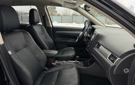 Mitsubishi Outlander III рестайлинг 3, 2013 год, 1 789 000 рублей, 19 фотография