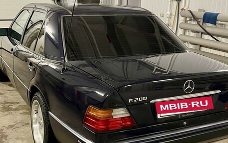 Mercedes-Benz E-Класс, 1993 год, 850 000 рублей, 4 фотография