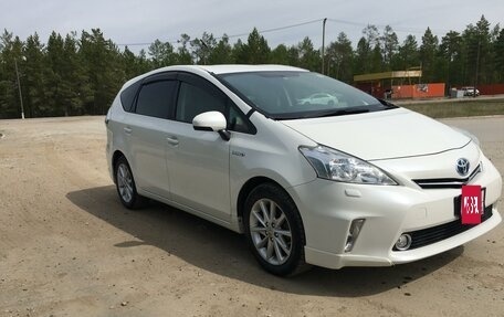 Toyota Prius Alpha I (ZVW40/41), 2011 год, 1 370 000 рублей, 2 фотография