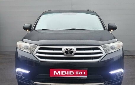 Toyota Highlander III, 2011 год, 2 323 000 рублей, 2 фотография