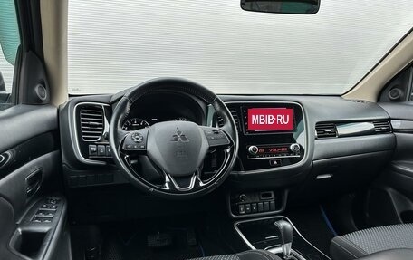 Mitsubishi Outlander III рестайлинг 3, 2021 год, 2 635 000 рублей, 6 фотография